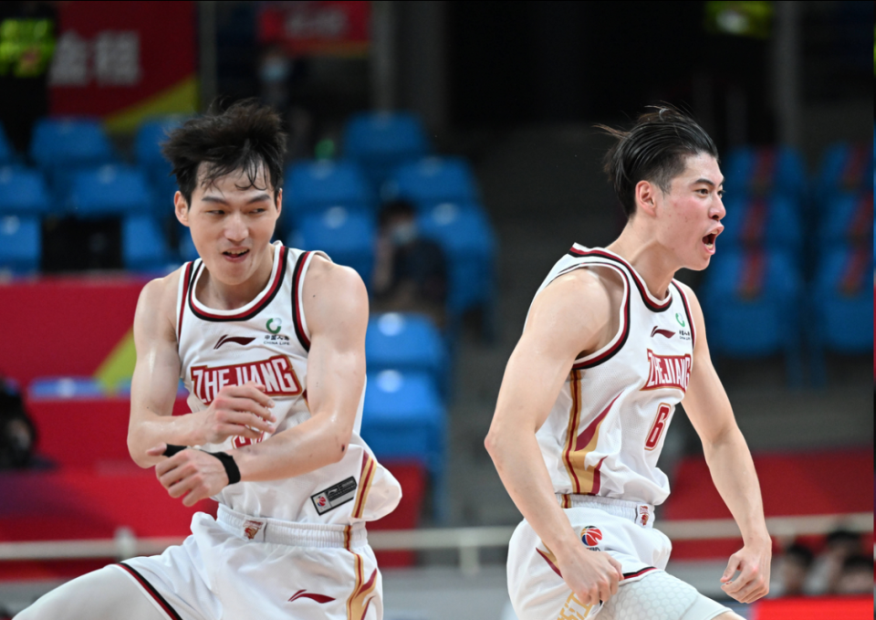 与球队的, Hn, 他仍然是中 与球队的, Hn, 他仍然是中