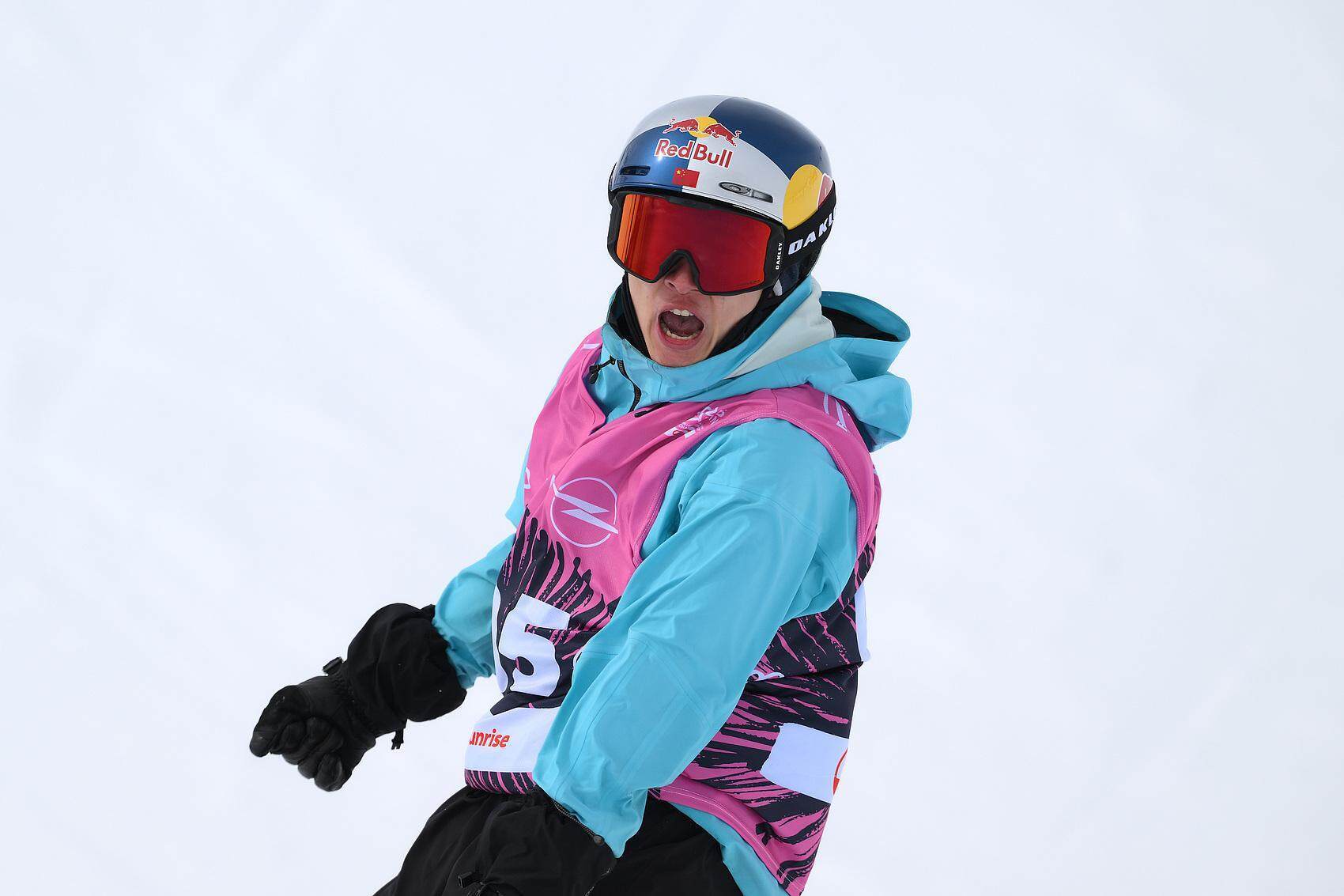 非常非常地, 他毫不掩饰 非常非常地, 他毫不掩饰